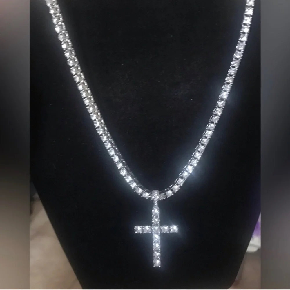 Sparkling Silver Cross Pendant Necklace